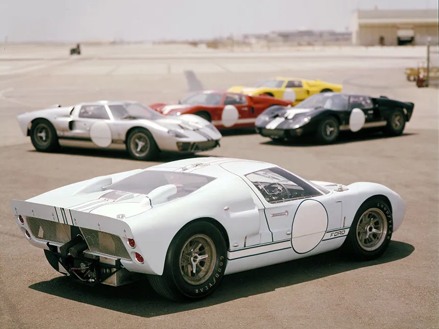 A cool image with multiple GT40s in it